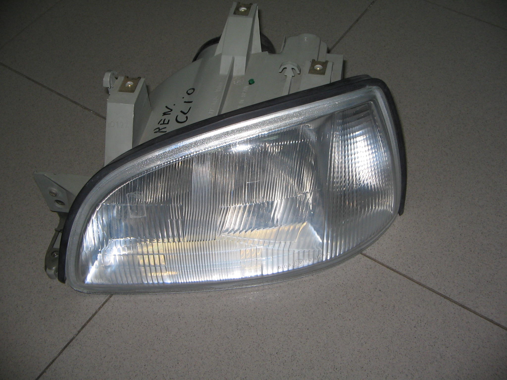 FARO SX CLIO NUOVO MARCA VALEO N.198